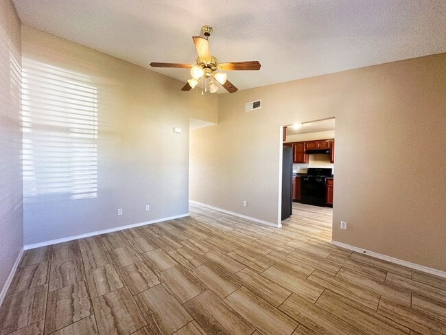 Building Photo - Eastside 3 Bedroom 2 Bath