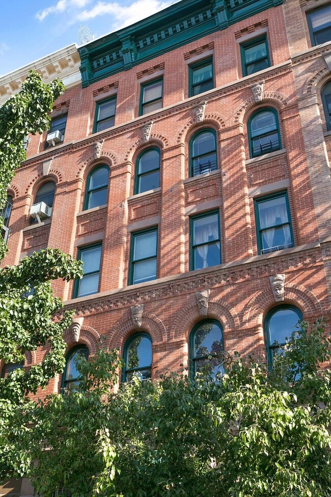 Building Photo - 13 E 131st St