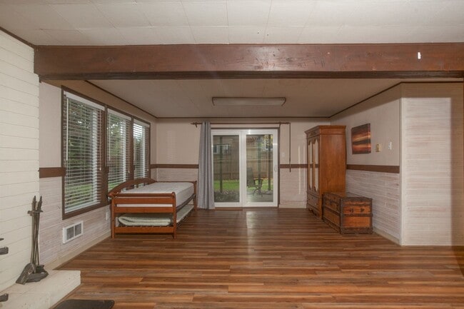 Building Photo - 1205 NW Crosby Ave