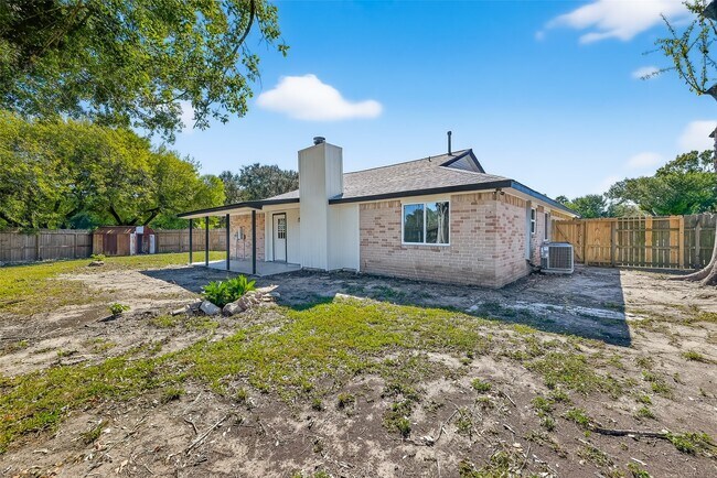 Building Photo - 10603 Highland Woods Dr