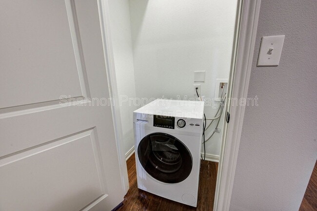 Building Photo - 921 Kern St