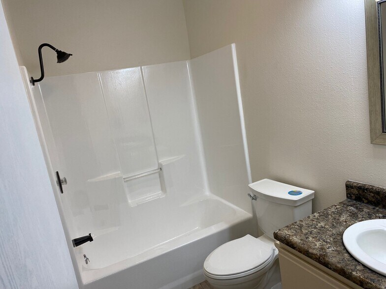 Building Photo - 2802 Maralane Ave