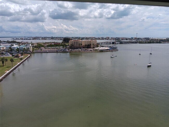 Building Photo - 4775 Cove Cir