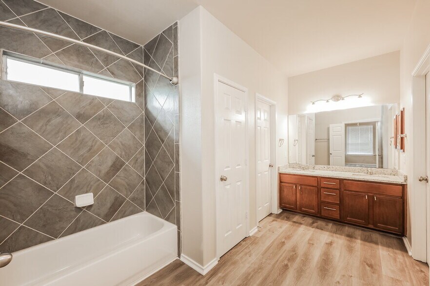 Building Photo - 11615 Tahoka Daisy