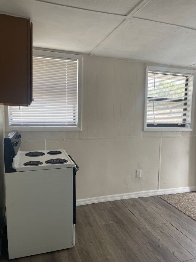 Building Photo - 919 S Washington Ave