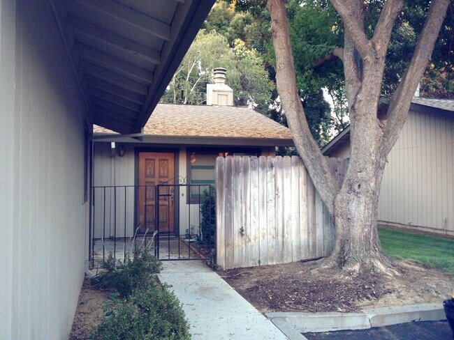 Building Photo - Wonderful secluded location in West Davis.