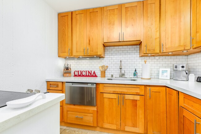Building Photo - 3055 Pualei Cir