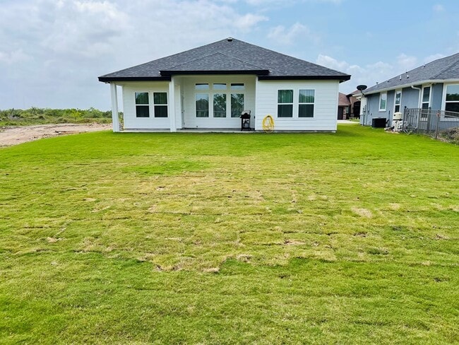 Building Photo - 113 Torrey Pines Dr