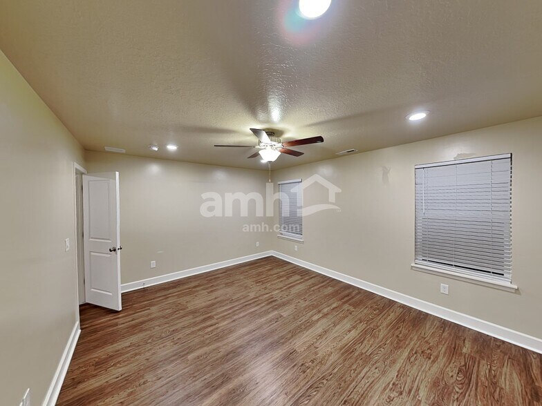 Building Photo - 4437 N Morgan Way