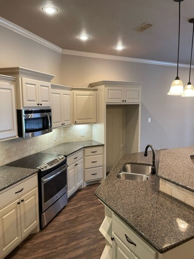 Building Photo - 4 bedroom in Wolfforth