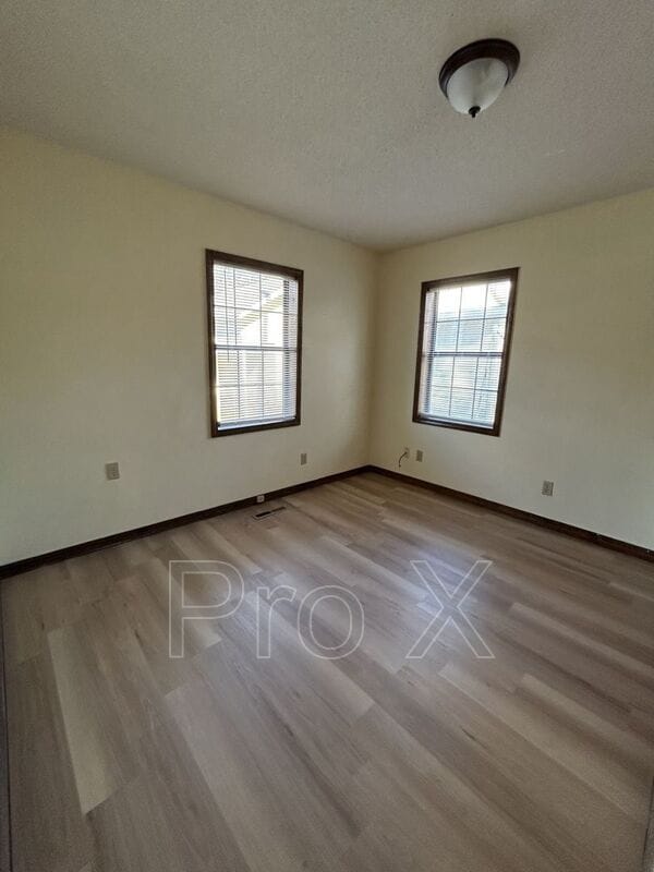 Building Photo - 910 N Grand St