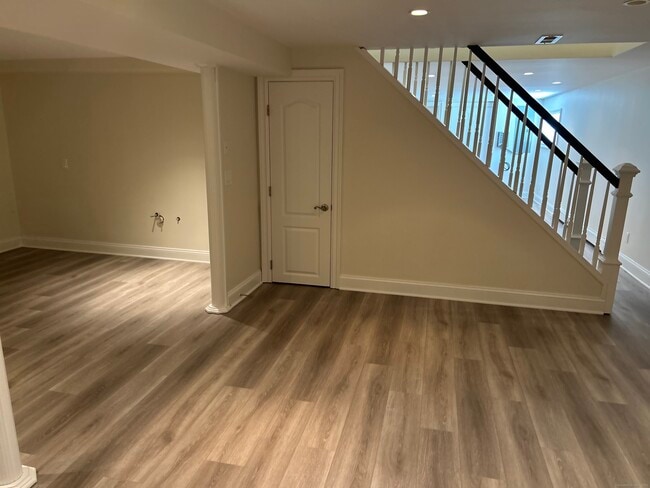 Building Photo - 16 Topcrest Ln