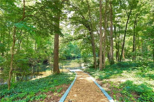 Building Photo - 2125 Clay Rd SW