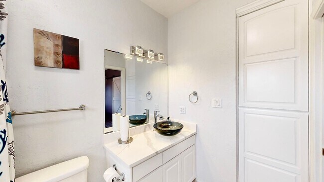 Building Photo - Move in Special Luxury 4 bedroom 4.5 bathr...