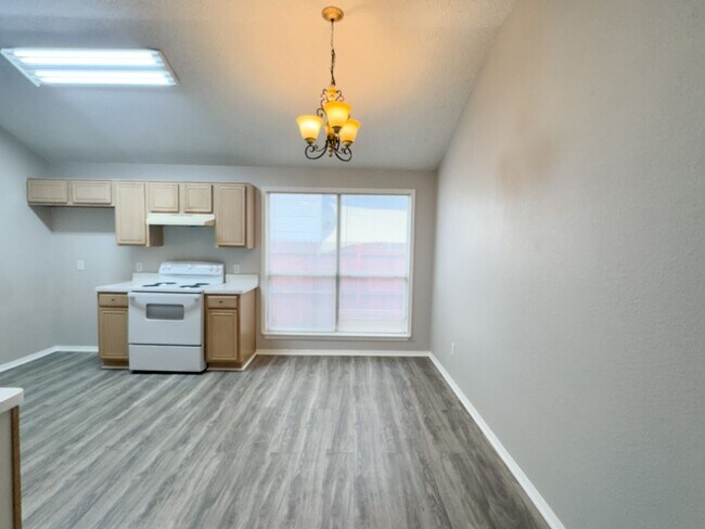 Building Photo - 3 Bed, 2 Bath Ft Worth Home in Burleson IS...