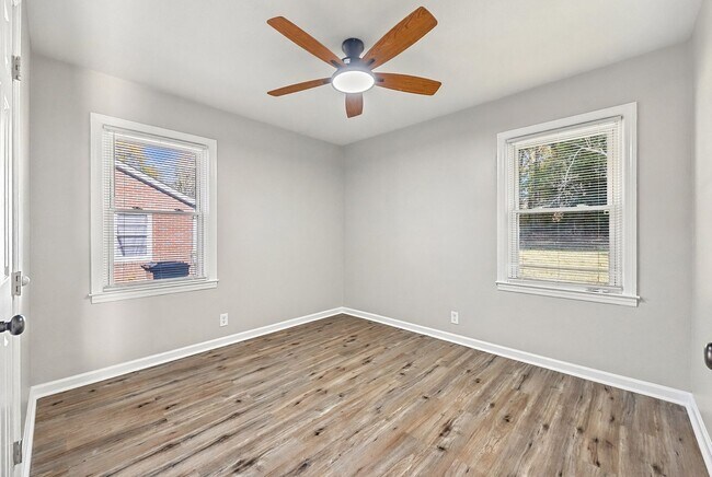 Building Photo - Newly renovated, adorable 3-bedroom, 1-bat...