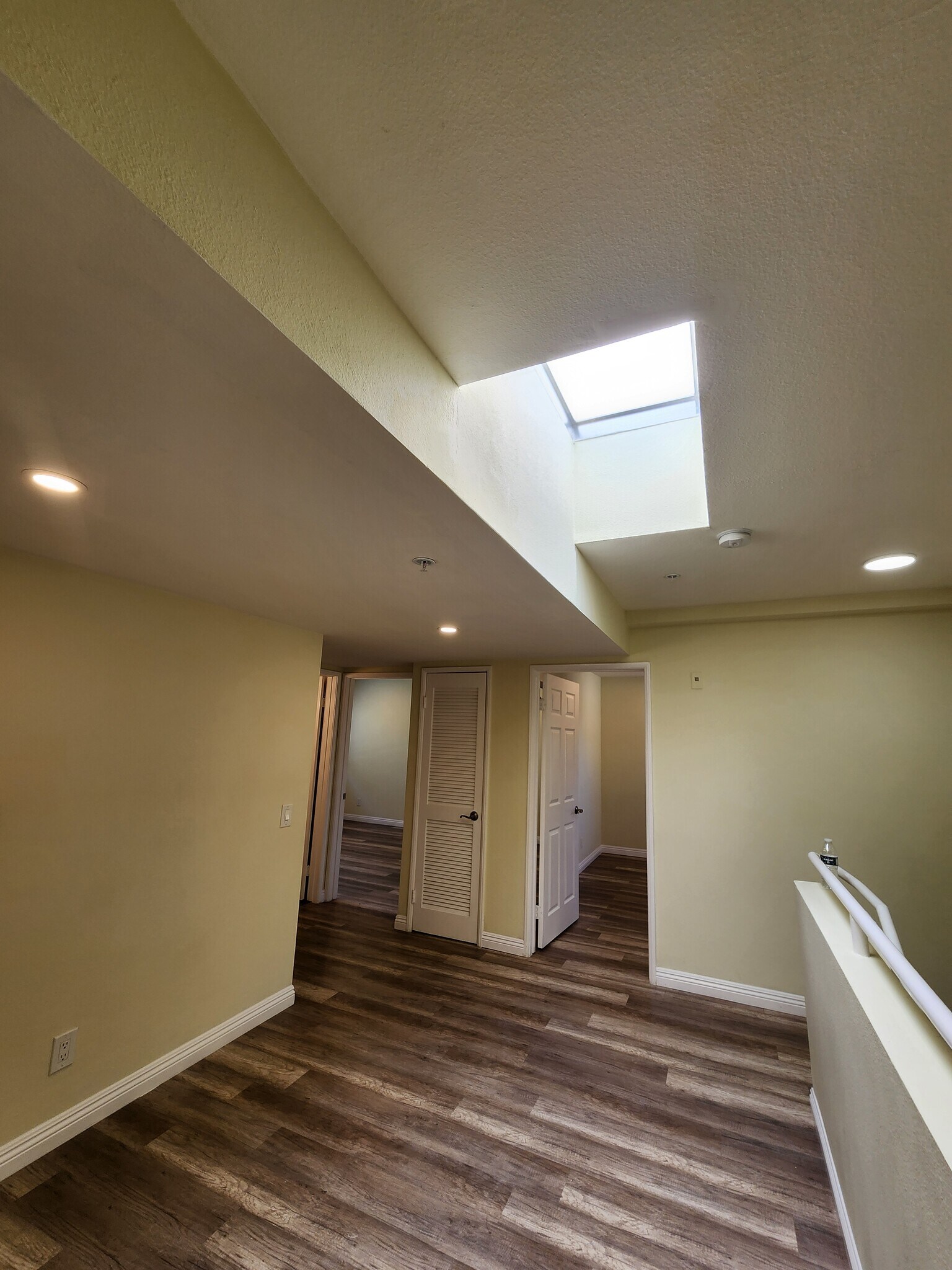 Building Photo - 420 Riverdale Dr