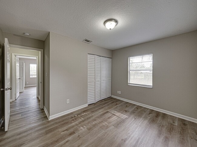 Building Photo - Discover the charm of this delightful home nestled in the serene and welcoming community of North...