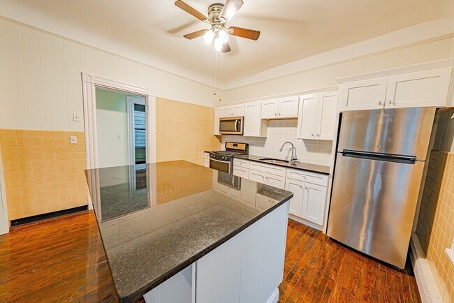 Building Photo - 118 White St