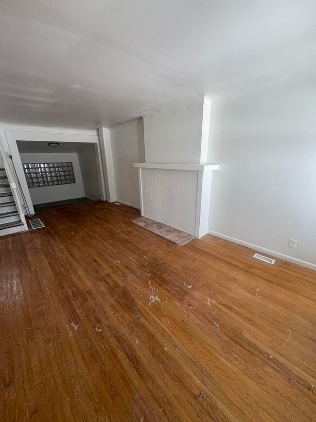 Building Photo - 16515 Log Cabin St