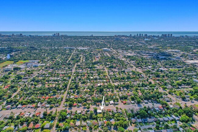 Building Photo - 1417 N Andrews Ave