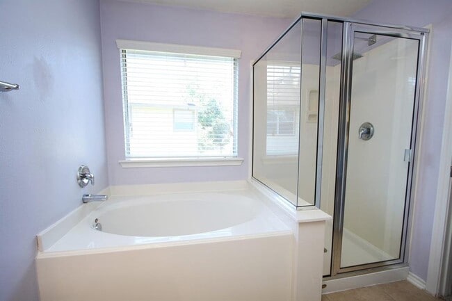 Building Photo - 51 Wickerdale Pl