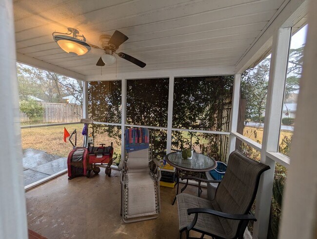 Building Photo - 104 Sharyn Ln