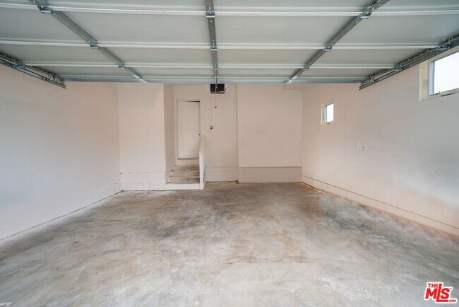 Building Photo - 1802 1/2 S Highland Ave