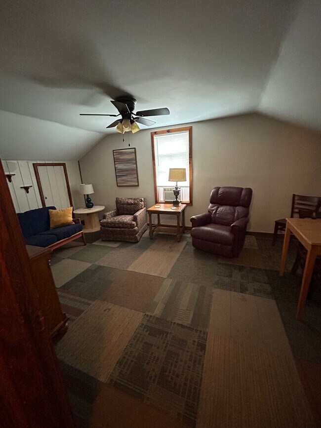 Building Photo - Air B & B