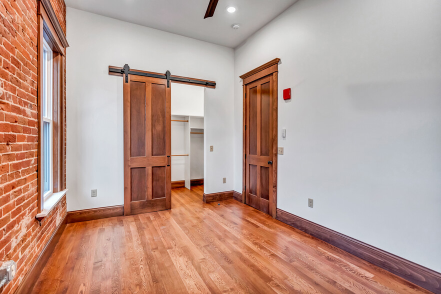 Building Photo - 316 4th St S