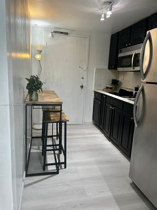 Building Photo - 18071 Biscayne Blvd