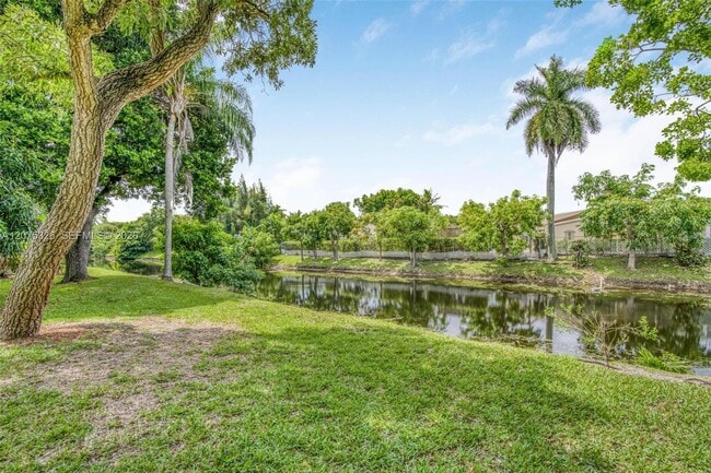 Building Photo - 709 Gardens Dr