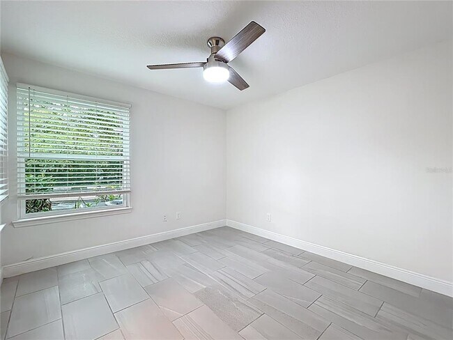 Building Photo - 2580 Grassy Point Dr