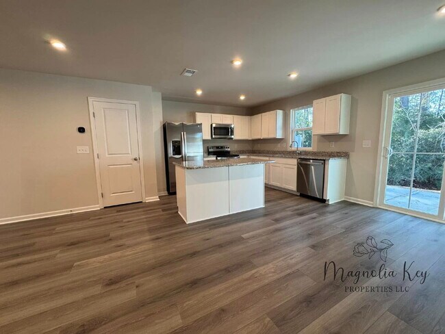 Building Photo - New 3 bed 2.5 bath Townhouse in Forestbrook