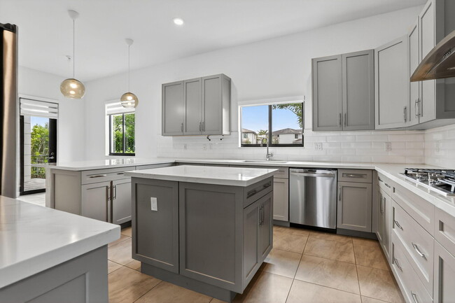 Building Photo - 10990 Oceano Wy