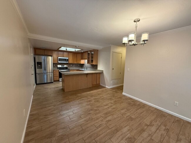 Building Photo - Single story 3 bedroom with attached Garage!