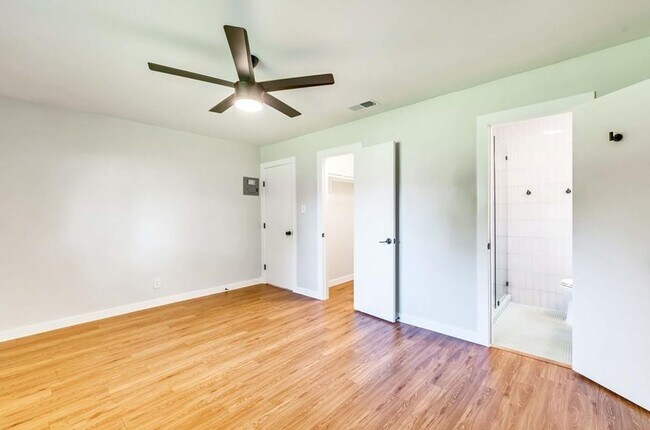 Building Photo - Beautiful 3/2 near Domain