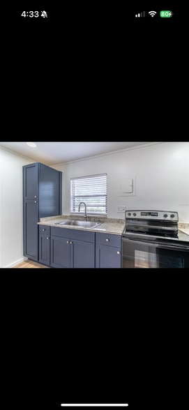 Building Photo - 1402 E Carolina Ave