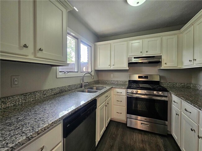 Building Photo - 1192 Ashborough Dr