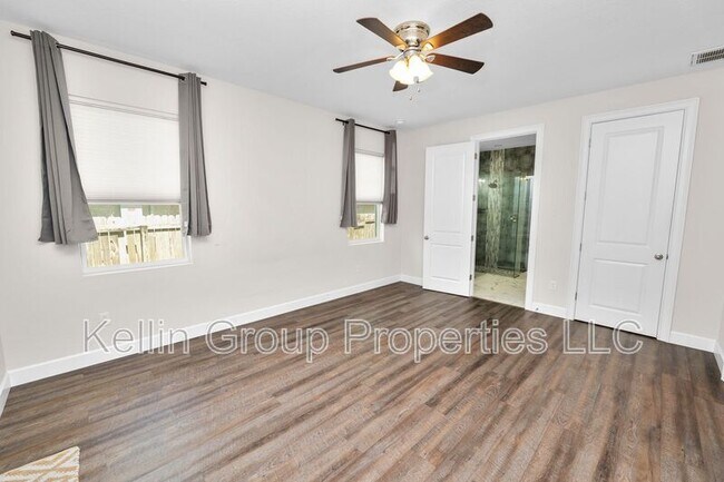 Building Photo - 3725 57th Ave N