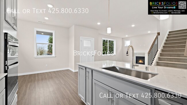 Building Photo - 5165 83rd Ave NE