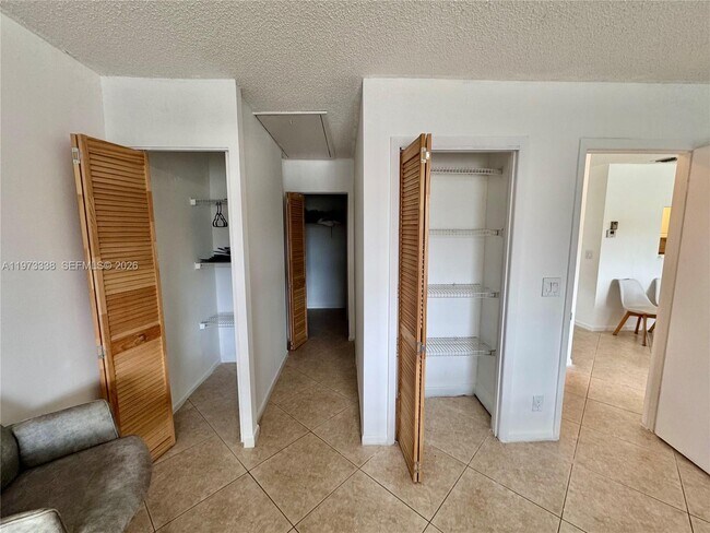 Building Photo - 8838 Bella Vista Dr
