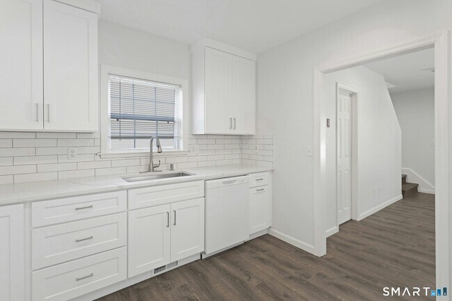 Building Photo - 377 Hope St