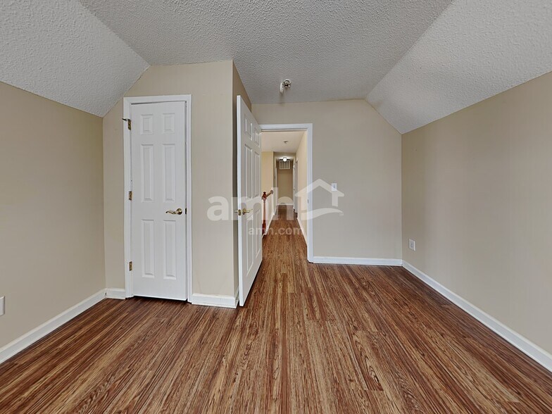 Building Photo - 1605 Glenn Meade Dr