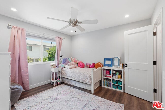 Building Photo - 5516 Bluebell Ave