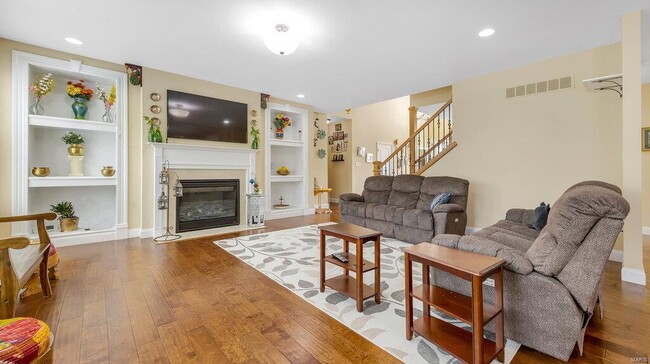 Building Photo - 303 Gateview Dr