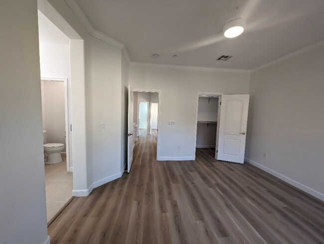 Building Photo - 2752 Carlsbad Blvd