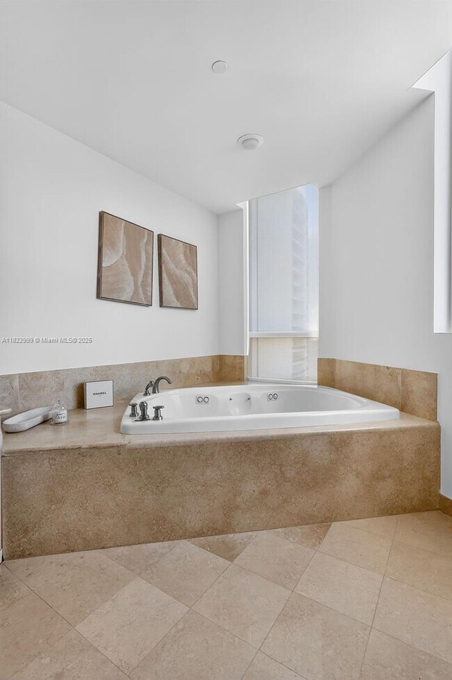 Building Photo - 20155 NE 38th Ct