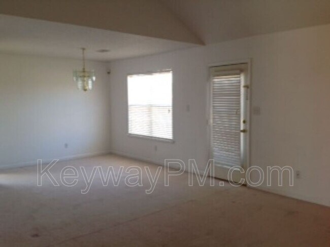 Building Photo - 124 Summerfield Cir