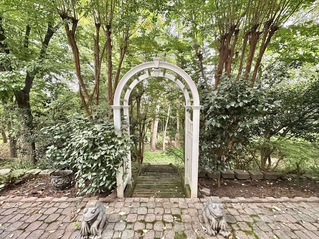 Building Photo - 2403 Shreve Hill Rd